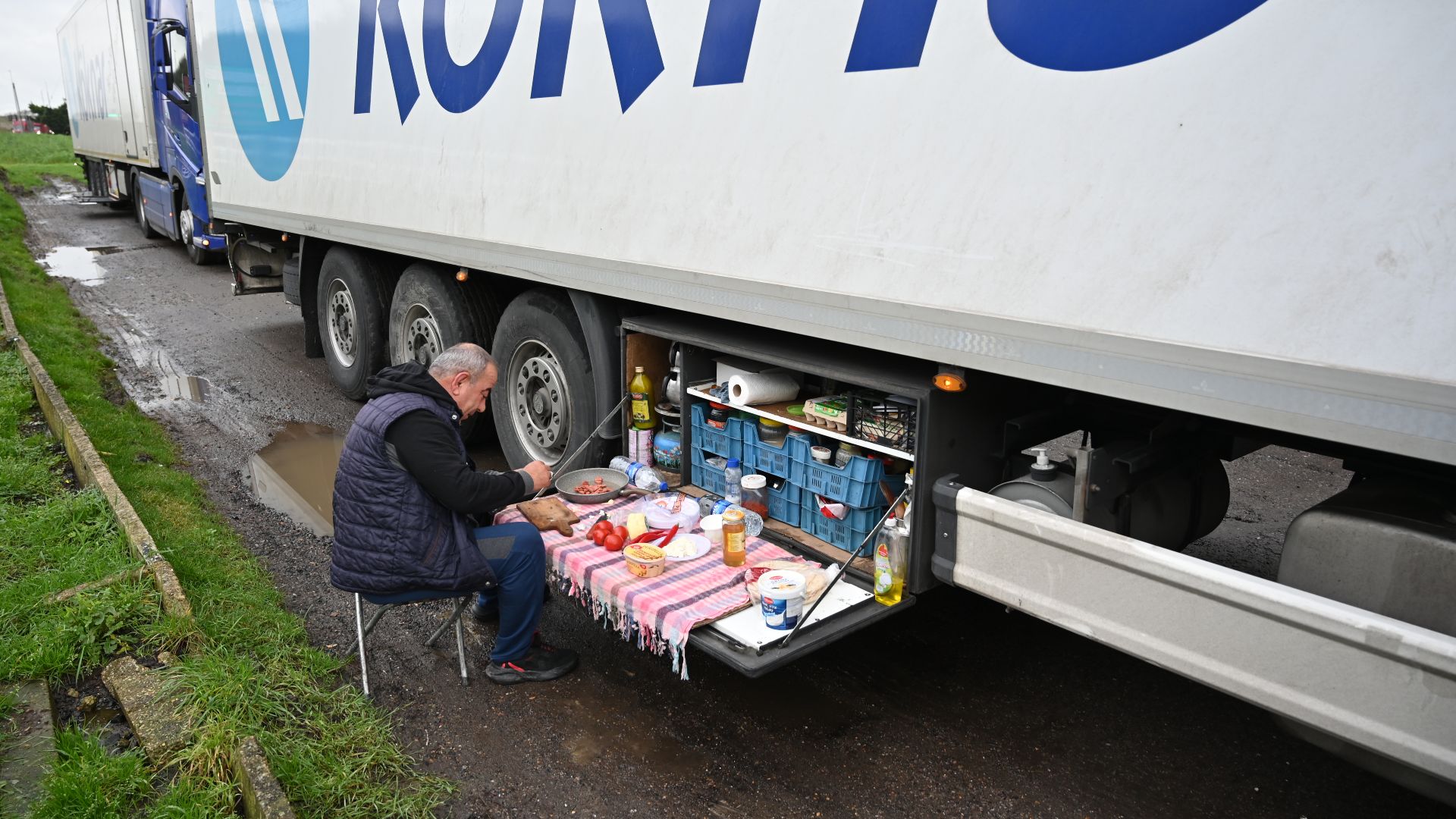 Chaos in Dover as thousands still stranded in UK, despite French border opening