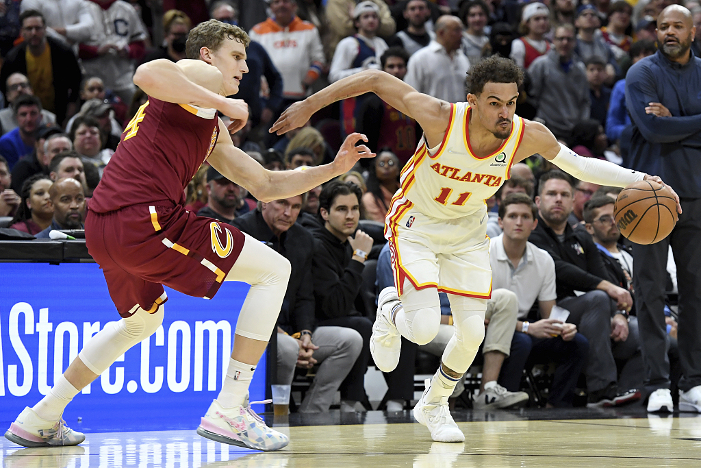 'Ice Trae' burns Cavs for Hawks to reach playoffs