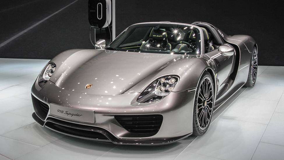 Volkswagen values sports car brand Porsche at $75bn ahead of Frankfurt listing